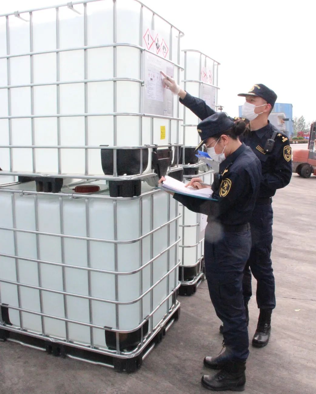 中港<a href='http://www.nybtm.com' title='危險品貨運' >危險品貨運</a>